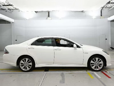 Toyota CROWN HYBRID
