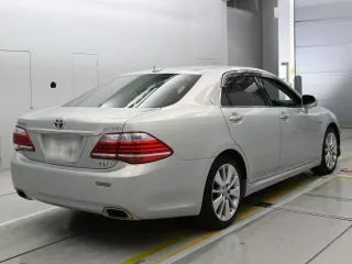 Toyota CROWN HYBRID