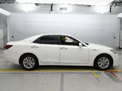 Toyota CROWN HYBRID