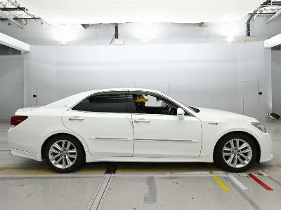 Toyota CROWN HYBRID