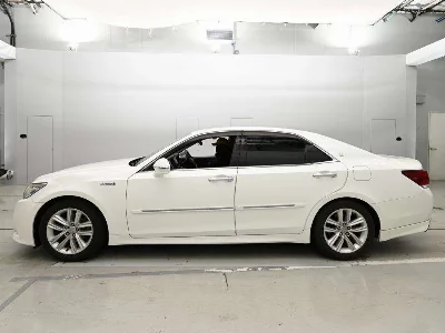 Toyota CROWN HYBRID