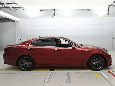 Toyota CROWN HYBRID