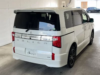 MITSUBISHI DELICA D:5