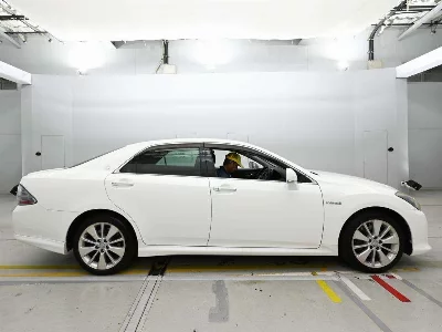 Toyota CROWN HYBRID