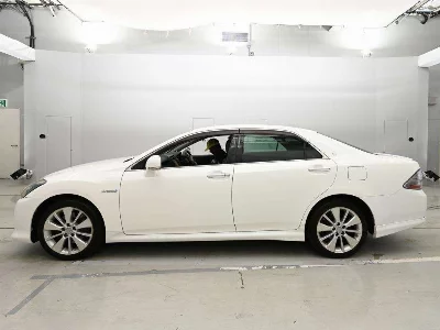 Toyota CROWN HYBRID