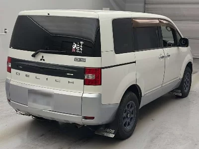 Mitsubishi DELICA D5