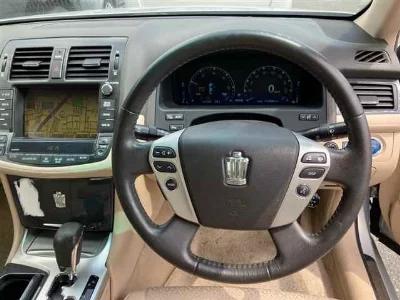 Toyota CROWN HYBRID
