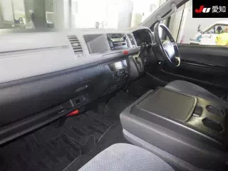 Toyota HiAce Commuter