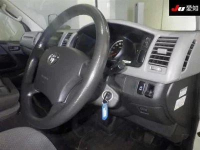 Toyota HiAce Commuter