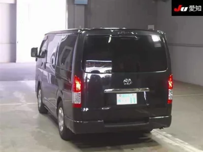 TOYOTA HIACE VAN