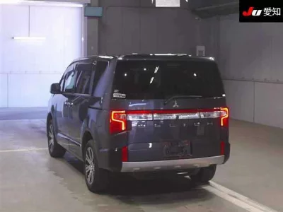 Mitsubishi DELICA D5
