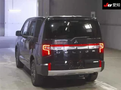 Mitsubishi DELICA D5