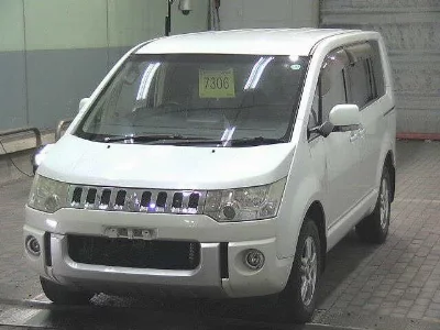 Mitsubishi Delica D:5