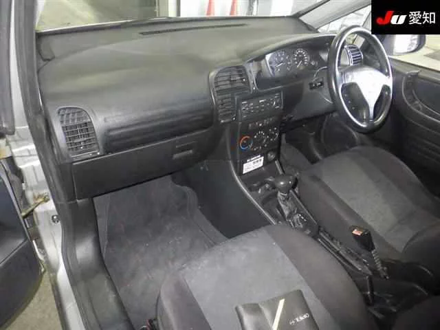 Opel Zafira  с аукциона в Японии