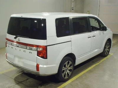 Mitsubishi DELICA D5