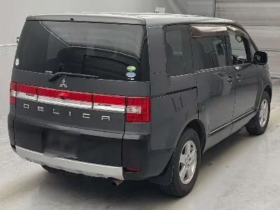 Mitsubishi DELICA D5