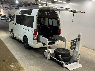 TOYOTA HIACE