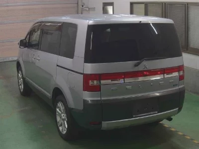 Mitsubishi DELICA D5