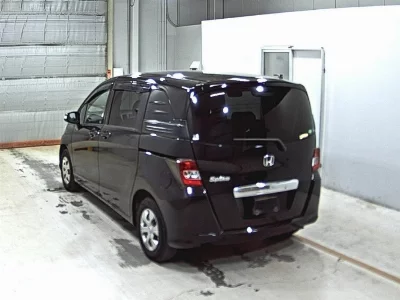 Honda FREED SPIKE