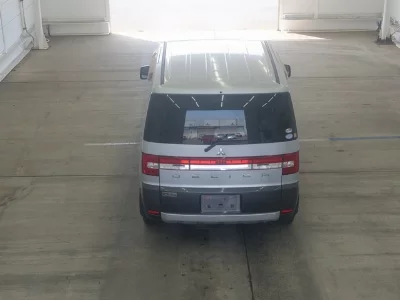 Mitsubishi DELICA D5