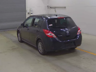 NISSAN TIIDA