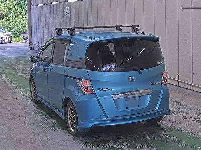 Honda FREED SPIKE