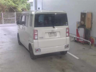 Toyota Pixis Mega