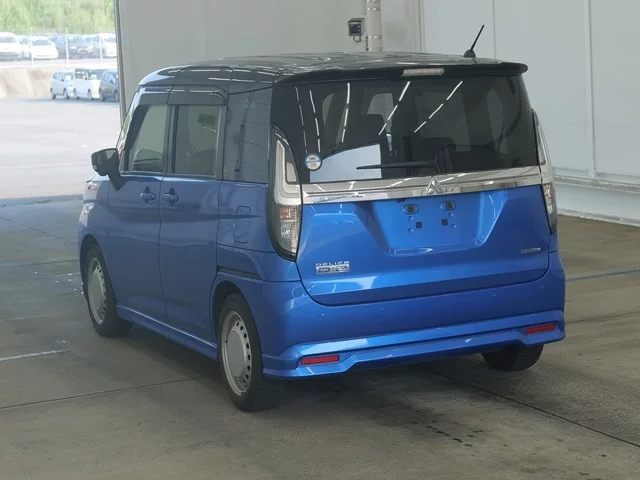 Mitsubishi Delica D:2  с аукциона в Японии