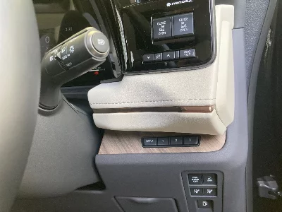 Lexus LM500h