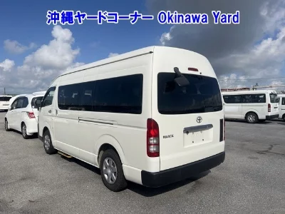 TOYOTA HIACE COMMUTER
