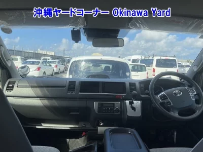 TOYOTA HIACE COMMUTER