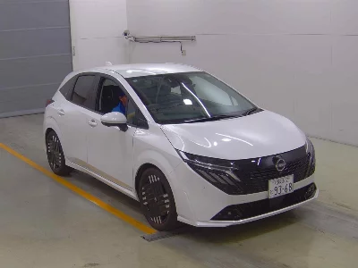 Nissan Aura