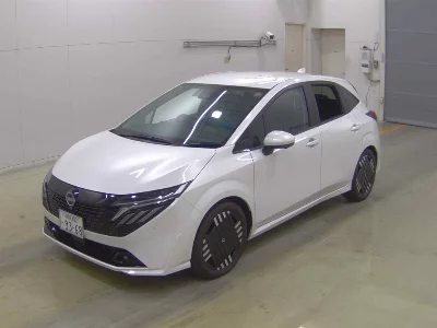 Nissan Aura
