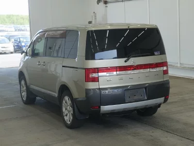 Mitsubishi DELICA D5