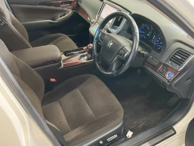 Toyota CROWN HYBRID