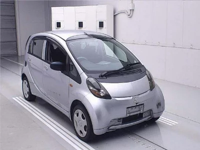 Mitsubishi i