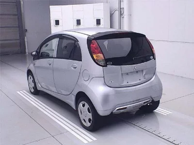 Mitsubishi i