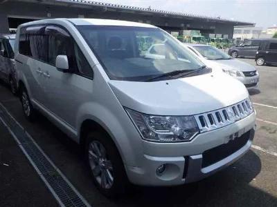 Mitsubishi Delica D:5