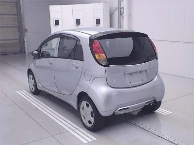 Mitsubishi i