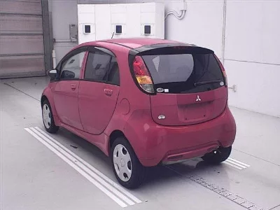 Mitsubishi i