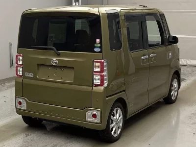 Toyota Pixis Mega