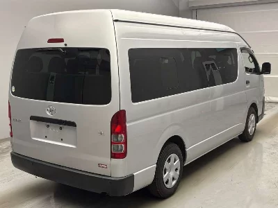 Toyota HiAce Commuter