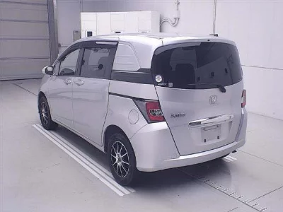Honda Freed Spike