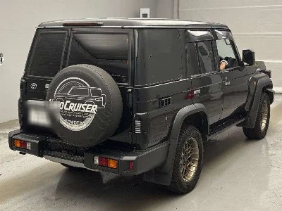 Toyota LAND CRUISER 70