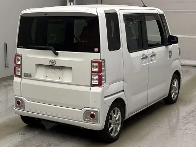 Toyota Pixis Mega