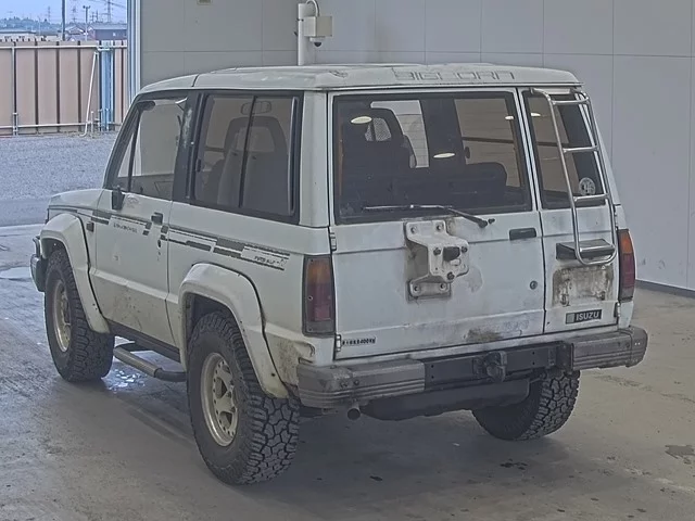 Isuzu  BIGHORN  с аукциона в Японии
