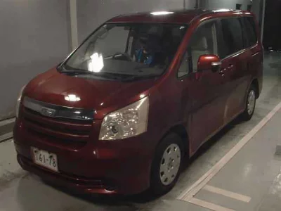 TOYOTA NOAH