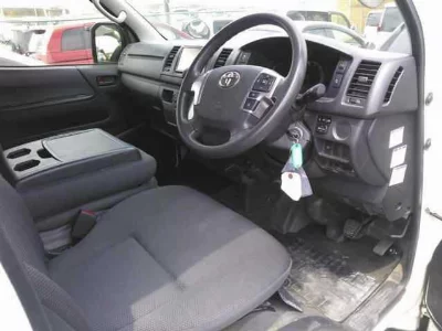 TOYOTA HIACE VAN