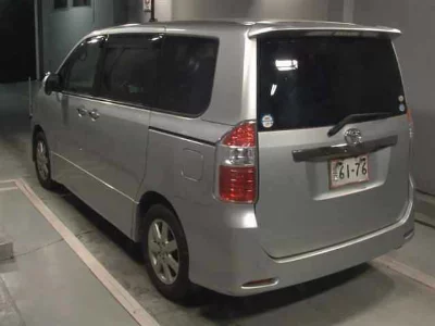 TOYOTA NOAH