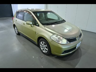 NISSAN TIIDA